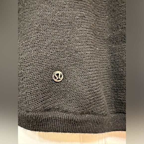 Lululemon knitted merino wool crewneck black sweater - Picture 3 of 4